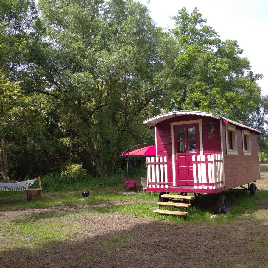 La Roulotte Du Moulin De Palet Villa Baugé Esterno foto