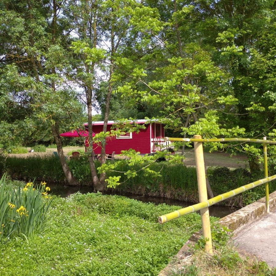 La Roulotte Du Moulin De Palet Villa Baugé Esterno foto