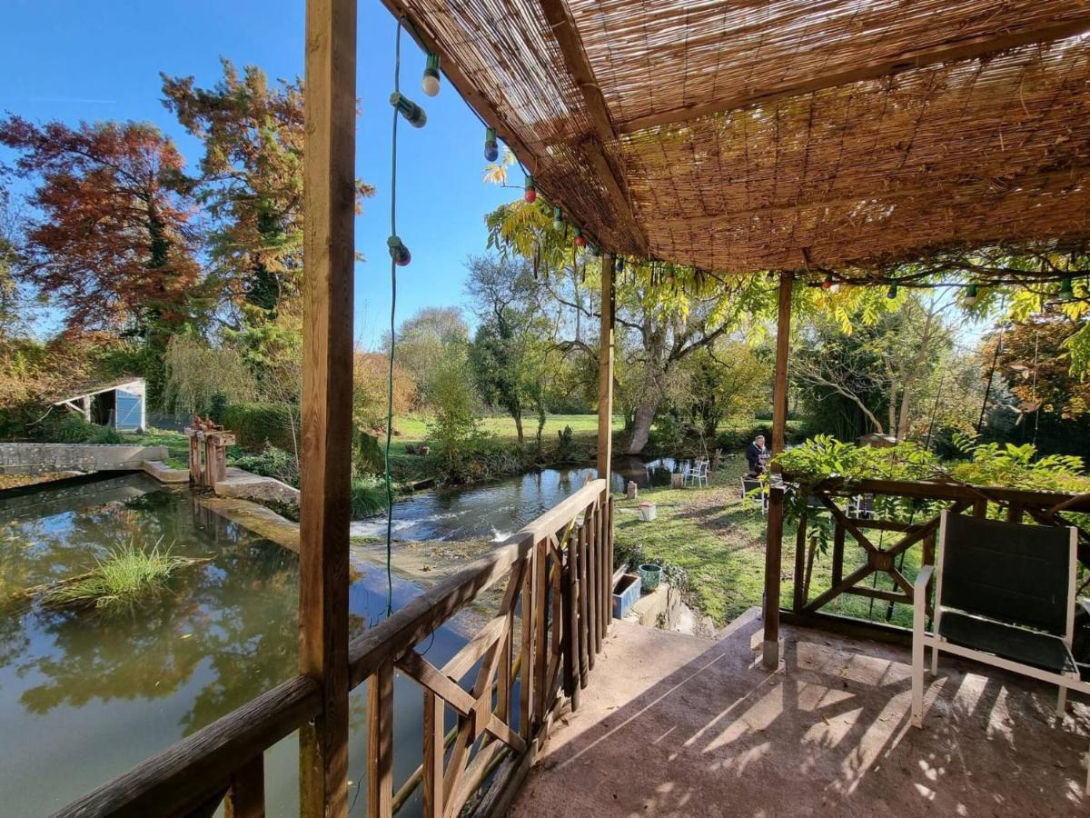La Roulotte Du Moulin De Palet Villa Baugé Esterno foto